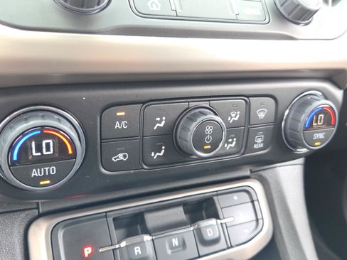 Used 2023 GMC Acadia Denali w/ Denali Ultimate Package image 19