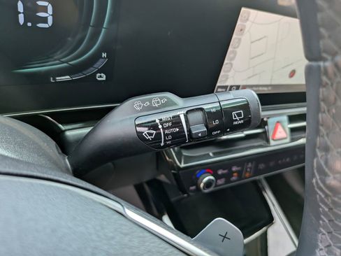 Certified 2024 Kia Niro EX FWD image 32