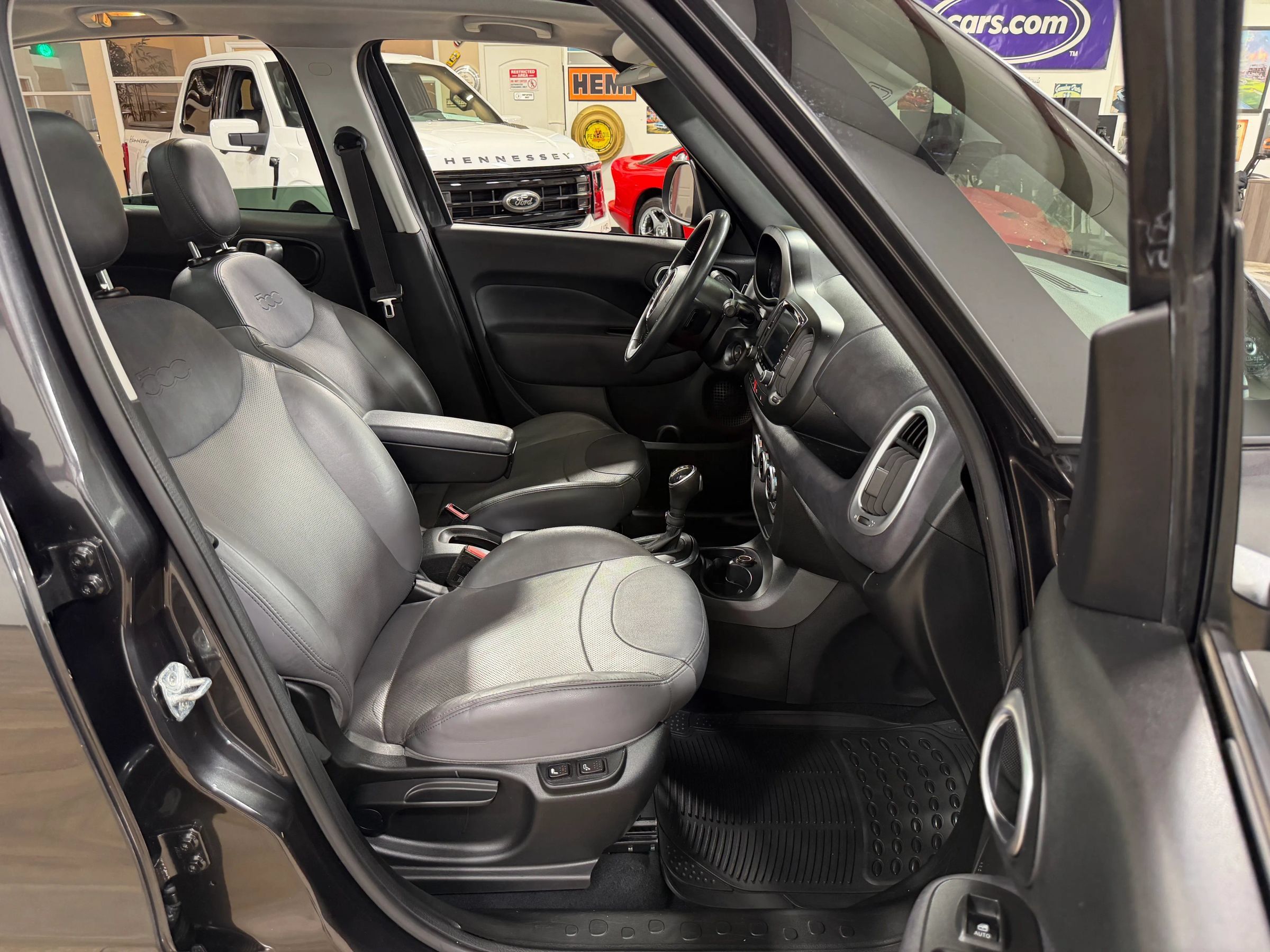 Used 2017 FIAT 500L Trekking w/ Dual-Pane Sunroof Package FWD image 21