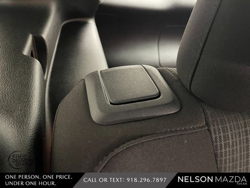 Used 2017 Jeep Cherokee Latitude w/ Safety/Convenience Group image 39