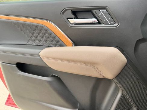 Used 2024 GMC Canyon Denali image 21