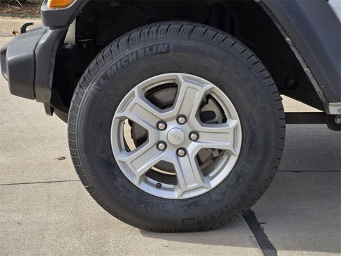 Used 2021 Jeep Wrangler Unlimited Sport image 17