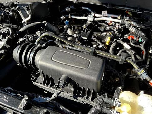 Used 2024 Ford Explorer XLT w/ Equipment Group 202A AWD/4WD image 30