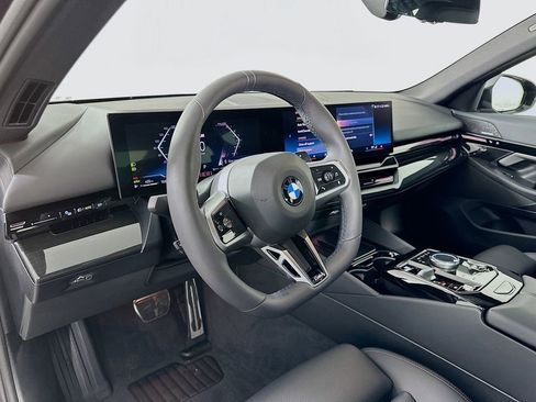 Used 2025 BMW 530i w/ M Sport Package image 9