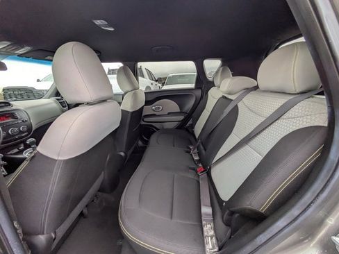 Used 2015 Kia Soul + image 12