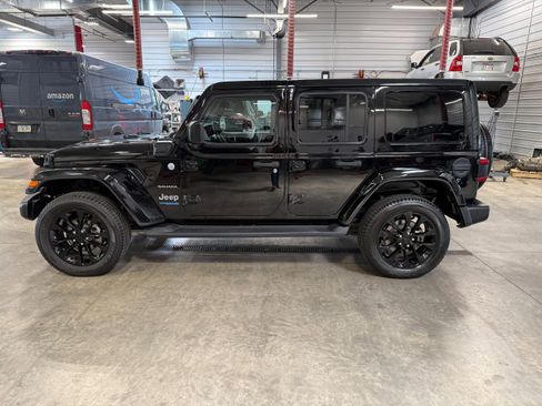 Used 2021 Jeep Wrangler Unlimited Sahara w/ Cold Weather Group AWD/4WD image 53