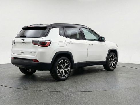 Used 2025 Jeep Compass Limited AWD/4WD image 9