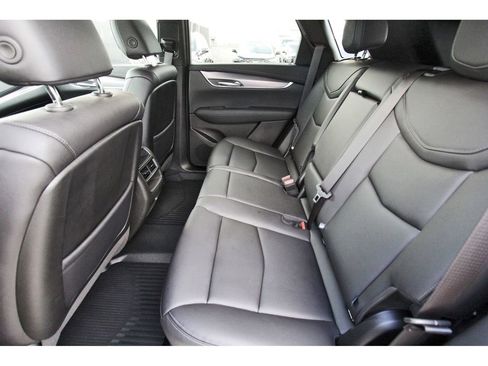 Certified 2025 Cadillac XT5 Luxury image 7