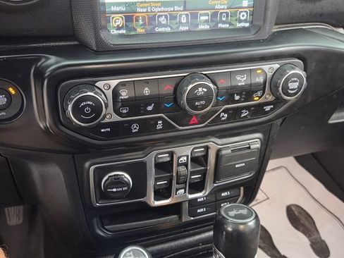 Used 2020 Jeep Wrangler Unlimited Sahara AWD/4WD image 21