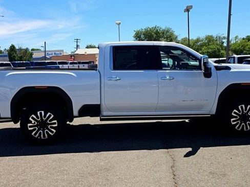 New 2026 GMC Sierra 2500 Denali Ultimate AWD/4WD image 9