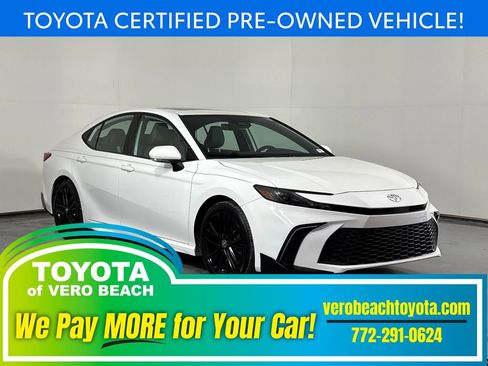 Used 2025 Toyota Camry SE w/ Convenience Package image 1