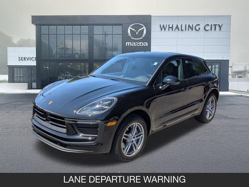Used 2023 Porsche Macan AWD/4WD image 3