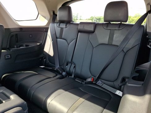 Used 2024 Honda Pilot Touring image 12