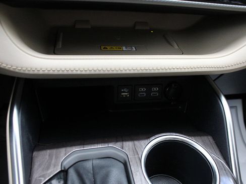 Used 2023 Toyota Highlander Platinum AWD/4WD image 46