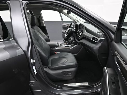 Certified 2021 Toyota Highlander Platinum AWD/4WD image 38
