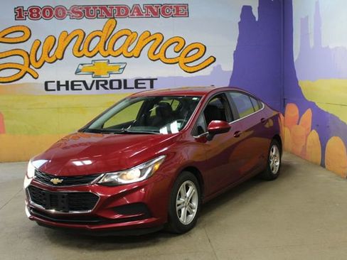 Used 2017 Chevrolet Cruze LT w/ LT True North Edition FWD image 2