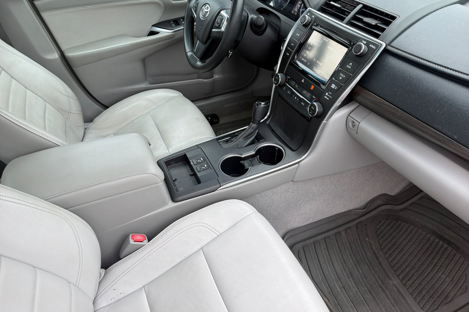 Used 2015 Toyota Camry XLE FWD image 19