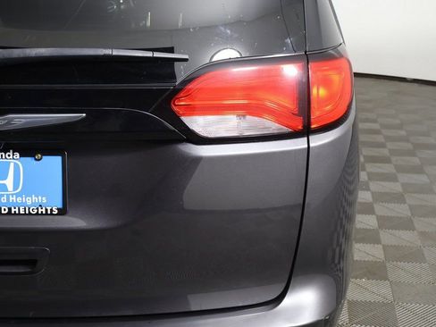 Used 2023 Chrysler Voyager LX image 14