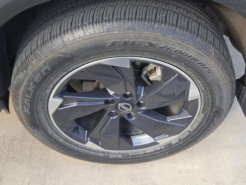 Certified 2025 Nissan Rogue SV FWD image 8
