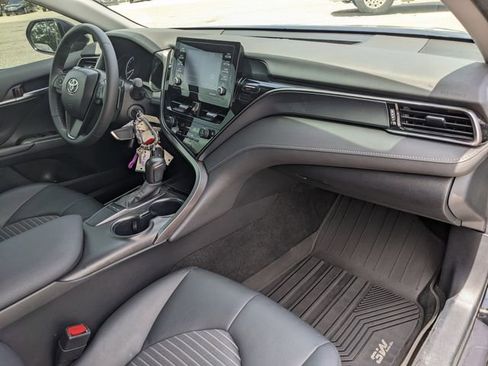 Used 2024 Toyota Camry SE image 14