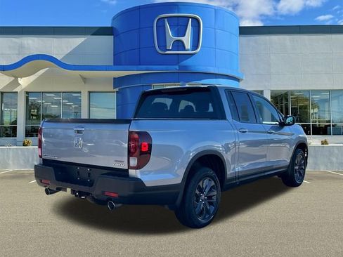 Used 2023 Honda Ridgeline Sport image 2