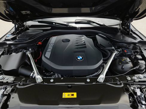 Used 2026 BMW 550e xDrive w/ Premium Package AWD/4WD image 23