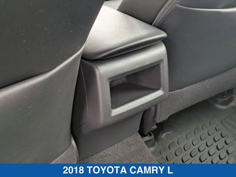 Used 2018 Toyota Camry SE w/ Moonroof Package image 30