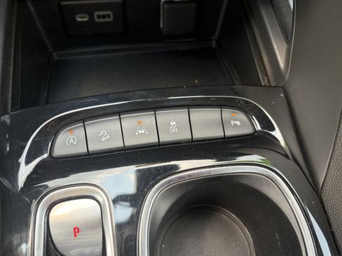 Used 2023 Buick Envision Essence w/ Sport Touring Package AWD/4WD image 21