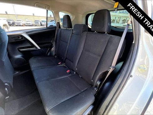 Used 2018 Toyota RAV4 LE AWD/4WD image 6