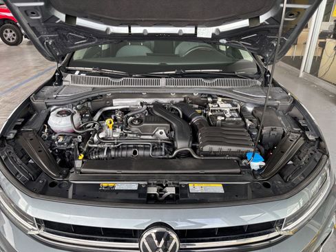 Used 2025 Volkswagen Jetta SE image 32