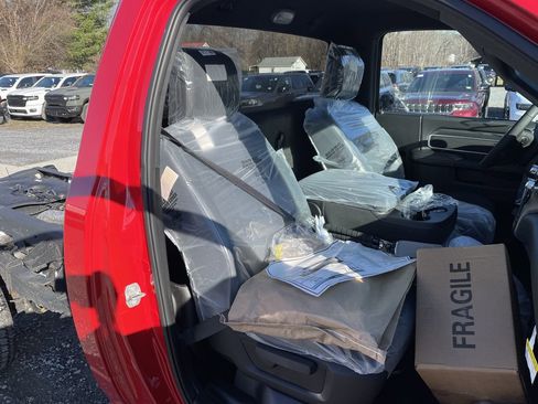 New 2026 RAM 5500 4x4 Regular Cab image 22