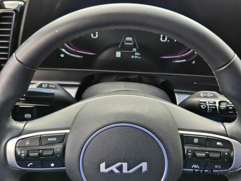 Certified 2025 Kia Sportage EX image 31