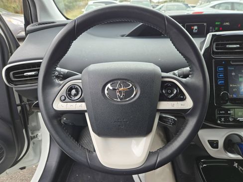 Used 2017 Toyota Prius Prime Premium image 27