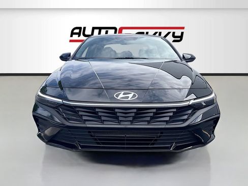 Used 2025 Hyundai Elantra Sport FWD image 2