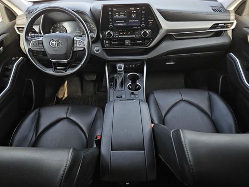 Used 2021 Toyota Highlander XLE image 32