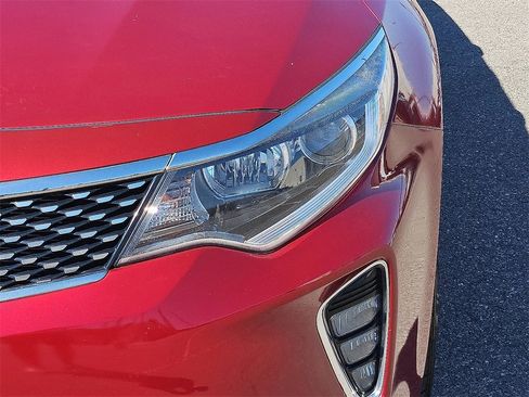 Used 2018 Kia Optima S w/ Panoramic Sunroof Package image 9