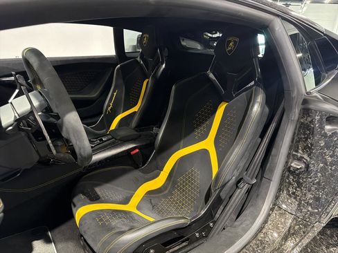 Used 2018 Lamborghini Huracan AWD/4WD image 29