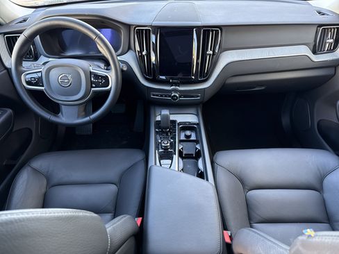 Used 2025 Volvo XC60 B5 Plus image 18