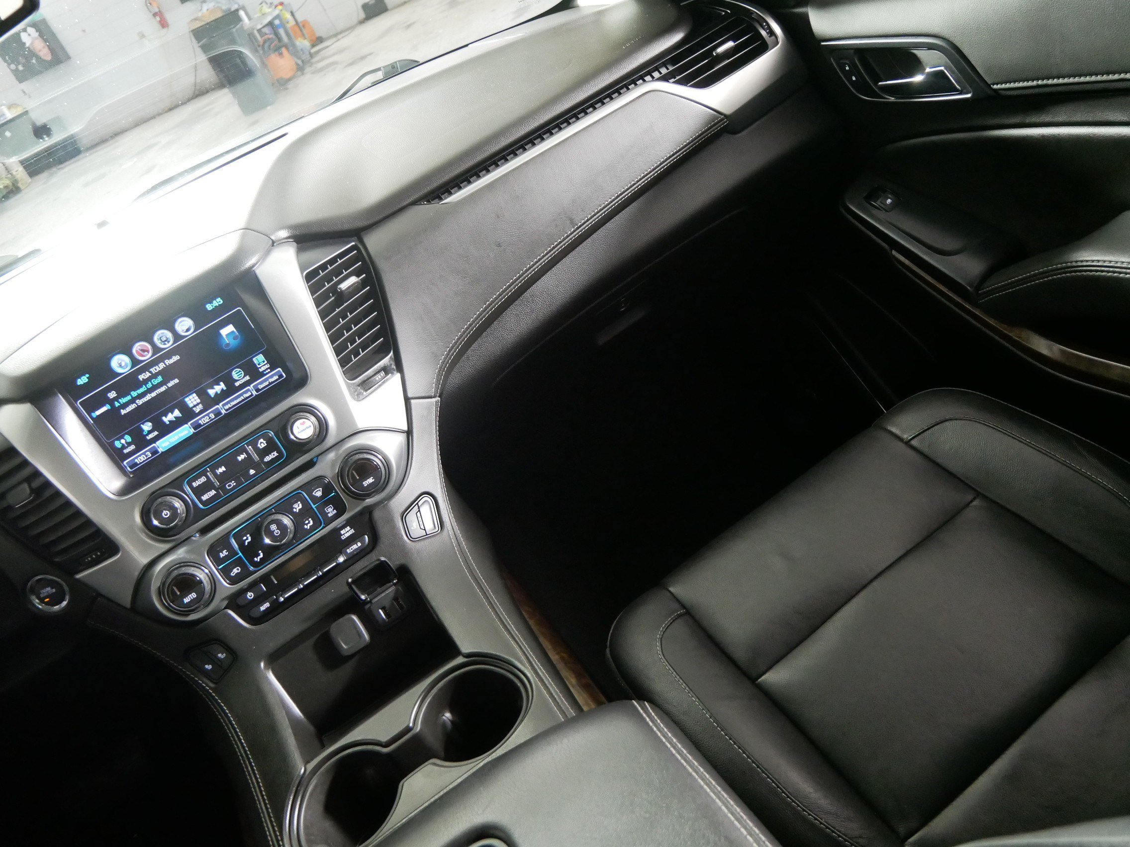 Used 2020 Chevrolet Suburban LT w/ Luxury Package AWD/4WD image 11