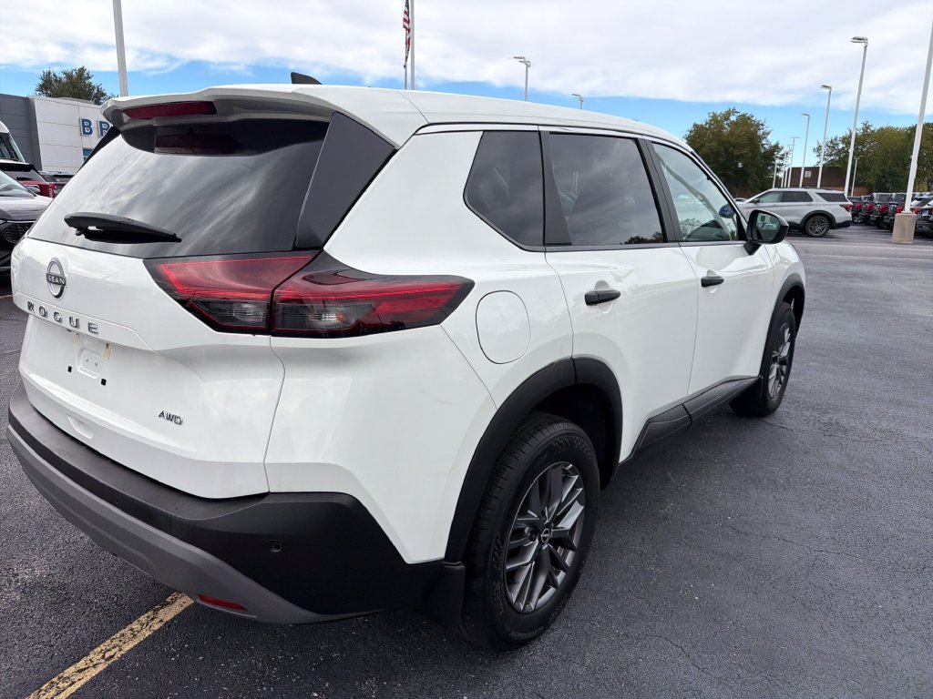 Used 2023 Nissan Rogue S AWD/4WD image 11
