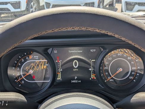 Certified 2024 Jeep Gladiator Sport AWD/4WD image 16