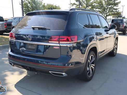 Used 2023 Volkswagen Atlas SE w/ Panoramic Sunroof Package FWD image 3