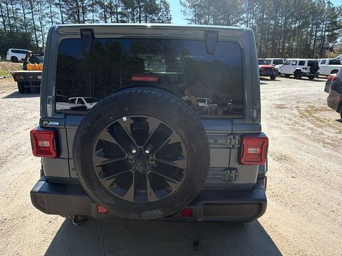 Used 2025 Jeep Wrangler Sahara w/ Safety Group image 9