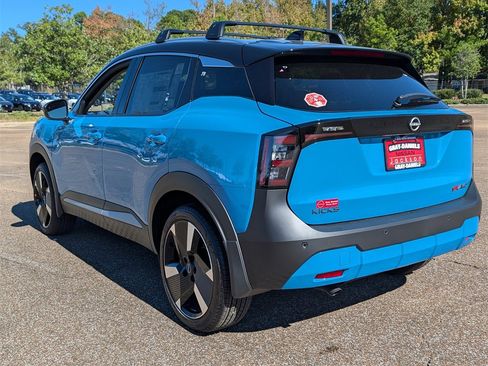 New 2026 Nissan Kicks SR w/ Cold Weather Package image 5