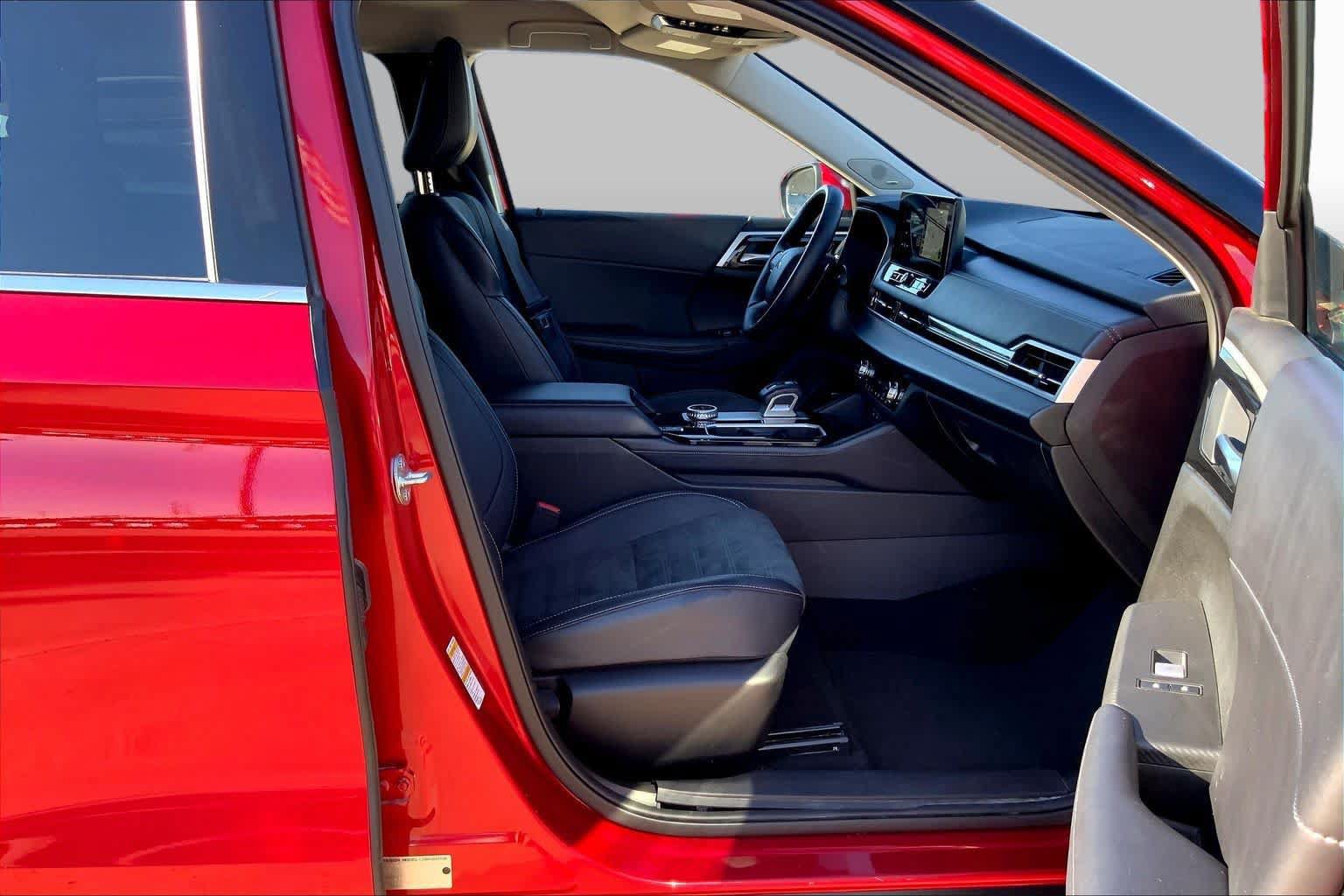 Used 2025 Mitsubishi Outlander SE AWD/4WD image 9