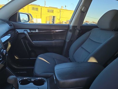 Used 2013 Kia Sorento LX image 12