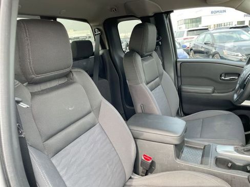 Used 2024 Nissan Frontier SV w/ SV Convenience Package RWD image 13