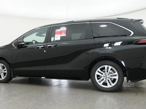 New 2026 Toyota Sienna Limited FWD image 20