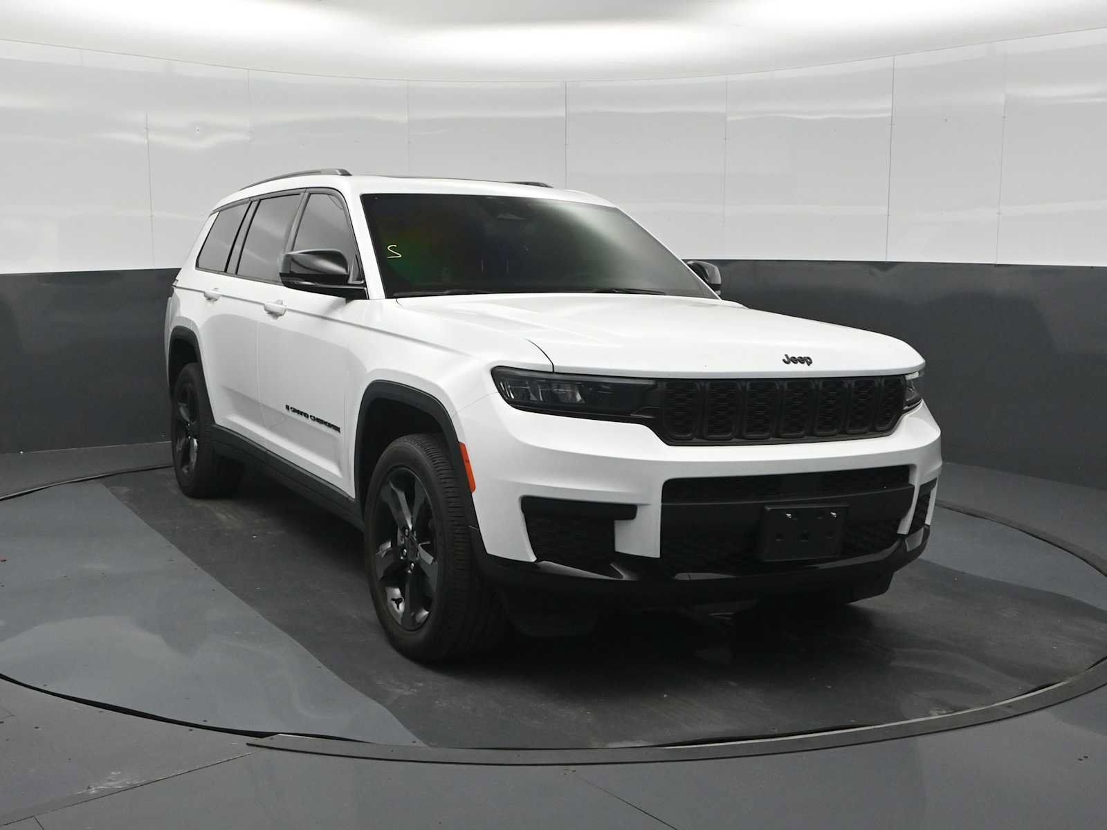 Used 2023 Jeep Grand Cherokee L Laredo AWD/4WD image 2