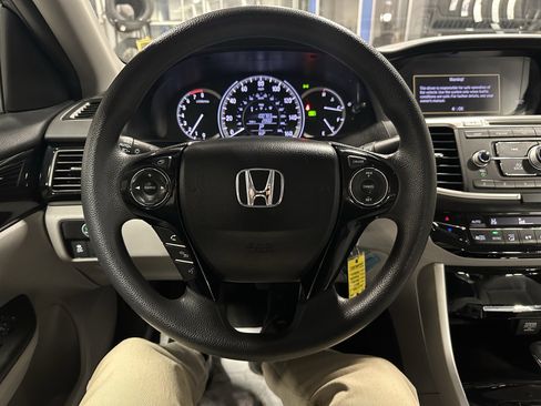 Used 2017 Honda Accord LX image 9